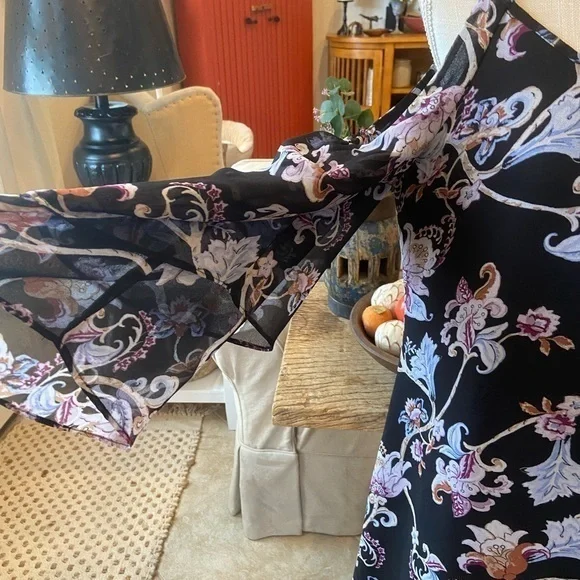 White House black market size medium off shoulder‎ with long angel sleeves - Picture 5 of 12